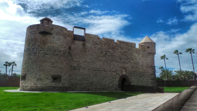 Замок Девы Света (Castillo de la Luz)